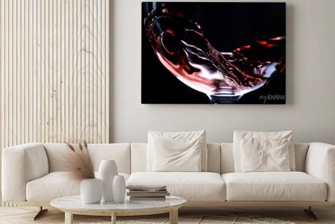 Obraz: Zbliżenie czerwonego wina odlewania