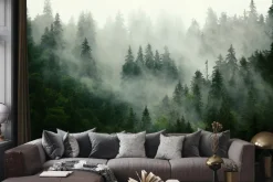 Obraz: Zielone drzewa iglaste pokryte mgłą