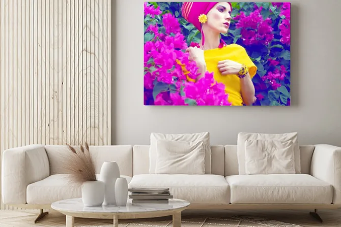 Obraz: Zmysłowa dziewczyna w orientalne kwiaty