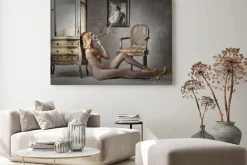 Obraz: Zmysłowa naga kobieta z cygarem