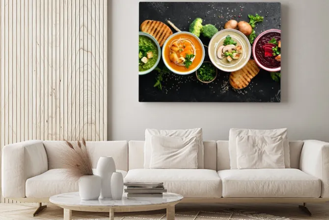 Obraz: Zupy warzywne w miseczkach z dodatkami