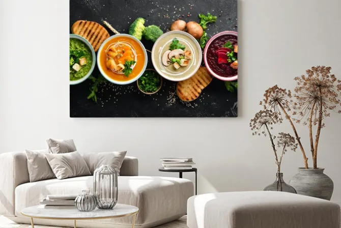 Obraz: Zupy warzywne w miseczkach z dodatkami