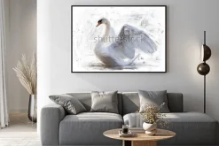 Plakat: Łabędź z rozpostartymi skrzydłami w stylu malarskim