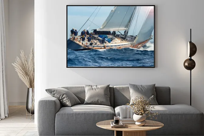 Plakat: Żaglówka z pasażerami na morzu