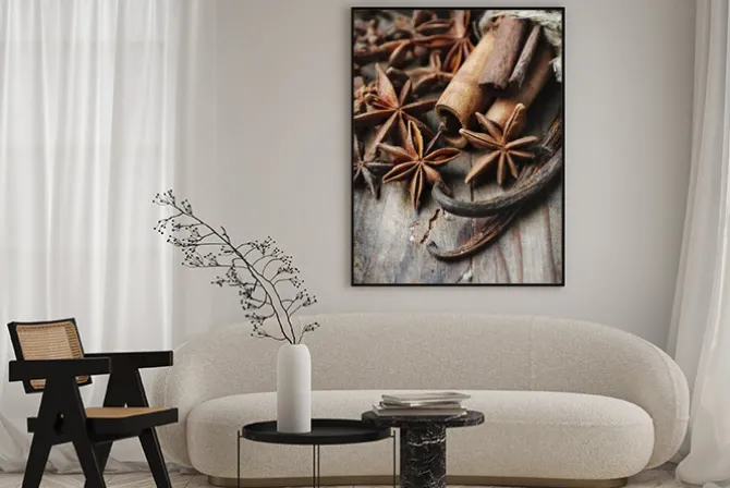 Plakat: Aromatyczne przyprawy na drewnianym tle