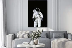 Plakat: Astronauta na czarnym tle