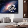 Plakat: Astronauta w kosmosie na tle galaktyki