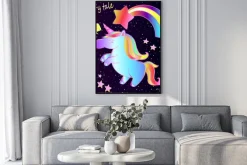 Plakat: Bajka - ładny neon jednorożec i tęcza z serca i gwiazdy na ciemnym