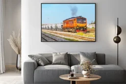 Plakat: Balast pociąg odchodził stoczni. tajlandia - sierpień 2013 tor