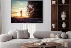 Plakat: Biegacz na ścieżce o wschodzie słońca