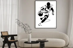 Plakat: Biegnący koszykarz z piłką