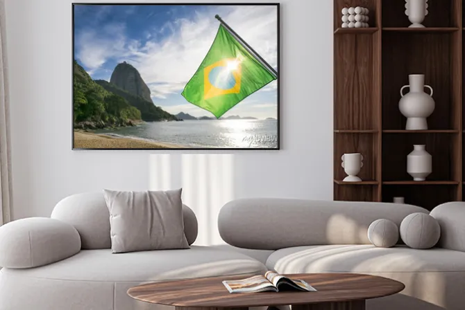Plakat: Brazilian flag przy praia vermelha red beach z widokiem na wschód