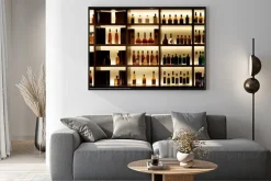 Plakat: Butelki alkoholu na półkach w barze