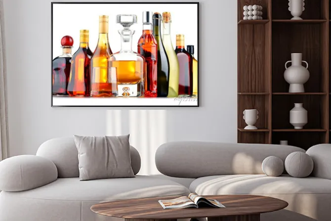 Plakat: Butelki z rozmaitych napojów alkoholowych