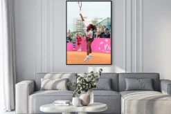 Plakat: Charków, ukraina - 22 kwietnia 2012: serena williams służyć kulka