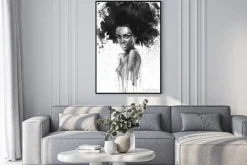 Plakat: Ciemnoskóra kobieta o bujnych włosach w stylu akwareli