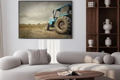 Plakat: Ciągnik na wsi