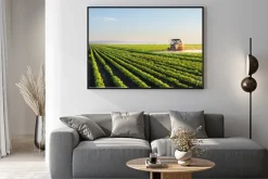 Plakat: Ciągnik rozpylanie pola soi