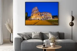 Plakat: Colosseum at night in rome, italy