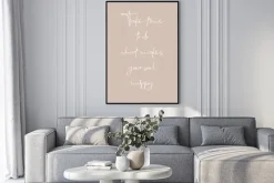 Plakat: Cytat o szczęściu na beżowym tle