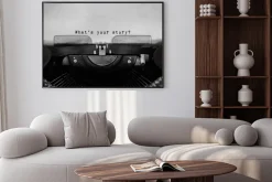 Plakat: Czarno-biała maszyna do pisania w stylu vintage