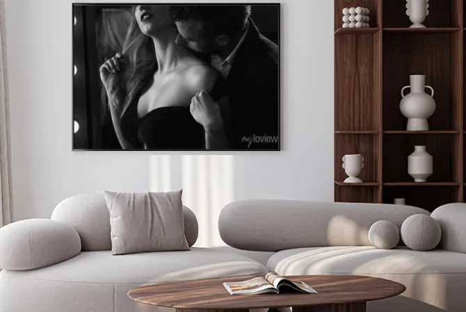 Plakat: Czule para podczas gry wstępnej romantycznej