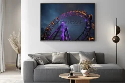 Plakat: Diabelski młyn ze światłem między chmurami. londyńskie oko. zimowy.