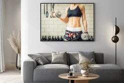 Plakat: Dopasuj kobieta podejmowania szkolenia biceps