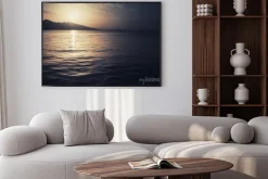 Plakat: Dramatyczna kolorowy krajobraz. morze, słońce i niebo