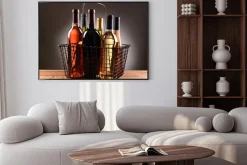 Plakat: Drutu koszyk wypełniony z butelek wina