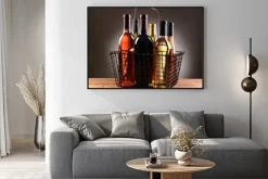 Plakat: Drutu koszyk wypełniony z butelek wina