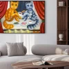 Plakat: Dwa zabawne koty przy kolacji w stylu rysunkowym