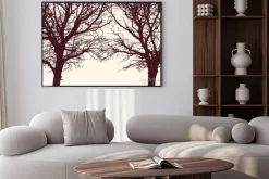 Plakat: Dwie sylwetki drzew bez liści