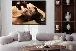 Plakat: Dziewczyna relaksuje w spa