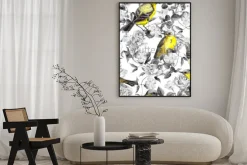 Plakat: Dzikie kwiaty łąkowe i ptaki. akwarela. neutralny wzór w monochromatycznych