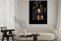 Plakat: Fit młoda kobieta na pierścienie gimnastyczka