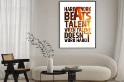 Plakat: Hard work beats talent when talent doesnt work hard. motivational