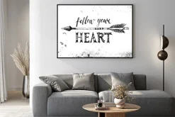 Plakat: Idź za głosem serca. ręcznie rysowane litery