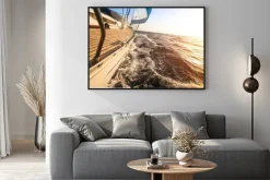 Plakat: Jacht żaglowy w kierunku słońca. luksusowe jachty.