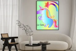 Plakat: Jednorożec i tęcza na jasnym neonowym tle to magiczny czas. jasny