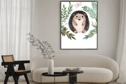 Plakat: Jeżyk z motylkiem wśród gałązek dla dzieci