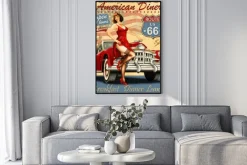 Plakat: Klasyczny american diner z retro autem i pin-up girl