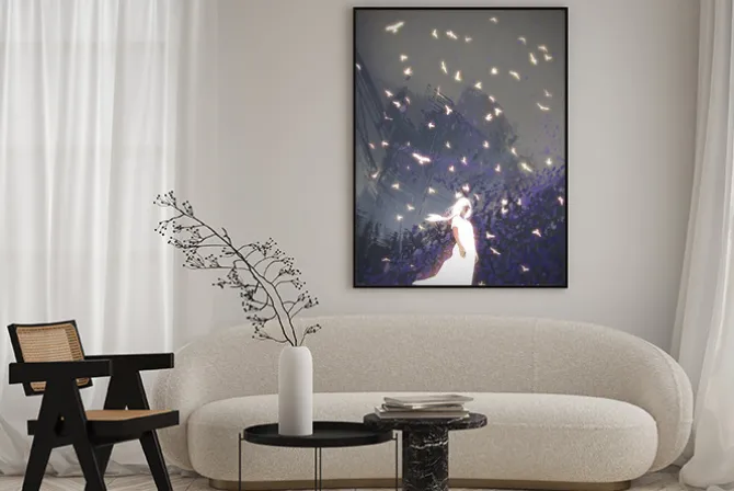 Plakat: Kobieta w rozjarzony strój białego stały wśród ptaków z cyfrowym