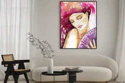 Plakat: Kobieta z różowymi włosami i wachlarzem