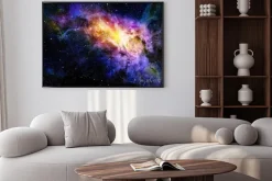 Plakat: Kolorowa mgławica w przestrzeni kosmicznej