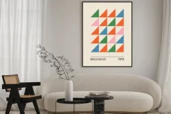 Plakat: Kolorowe trójkąty geometryczna kompozycja w stylu bauhaus