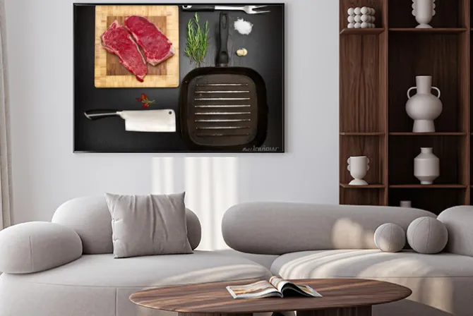 Plakat: Kompozycja z surowego żeber i kuchennych narzędzi na czarnego