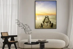 Plakat: Krajobraz morski-falochron i zachód słońca