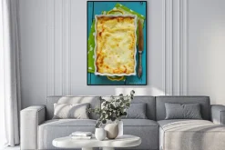 Plakat: Lasagne z kurczakiem i grzybami. widok z góry.