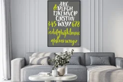 Plakat: Litery alfabetu: małe litery, duże litery i cyfry.